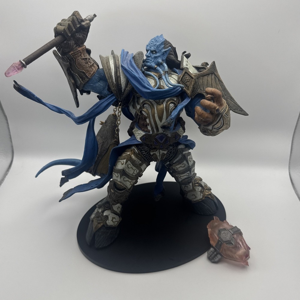 DC Unlimited World of Warcraft Vindicator Maraad Deluxe Collector Figure WoW